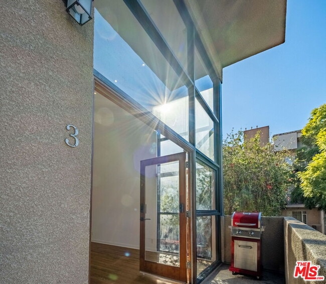 Building Photo - 9917 Tabor St