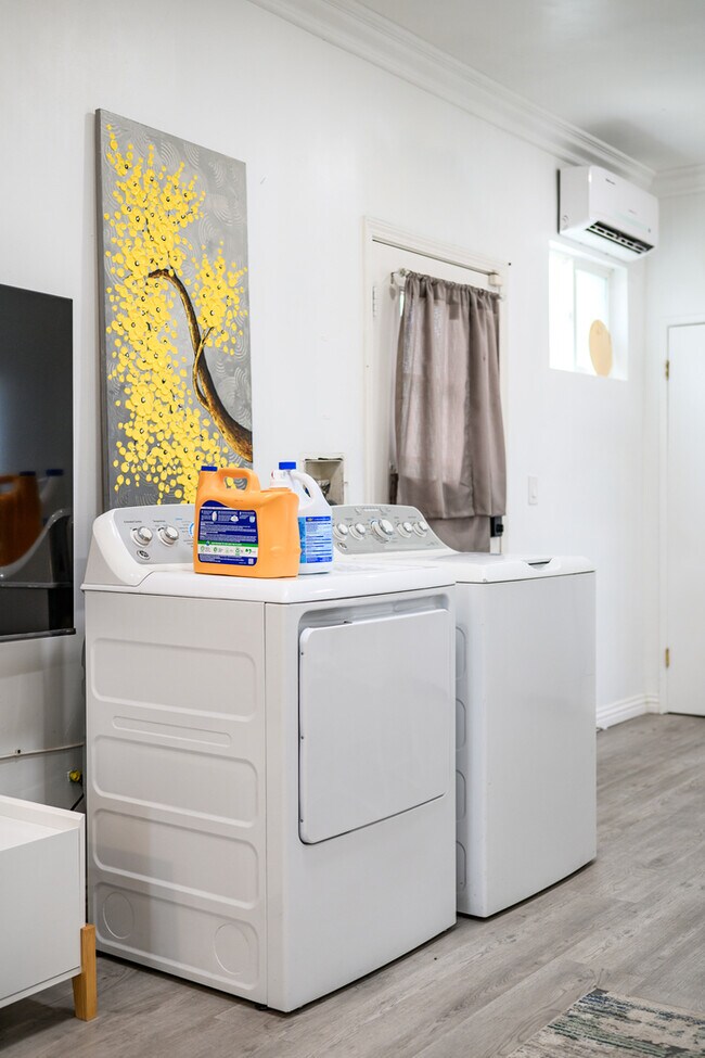 Building Photo - Fully Furnished 2BR Home w/ Private Entry ...