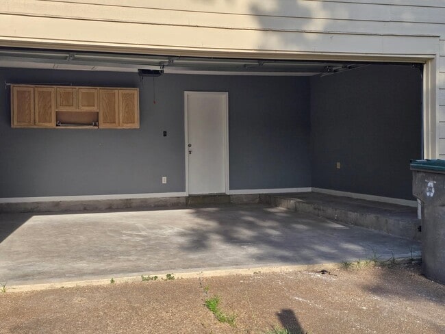 Building Photo - 7155 Coffeeville Cove