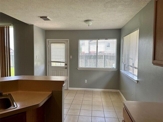 Building Photo - 4542 Reams Ln