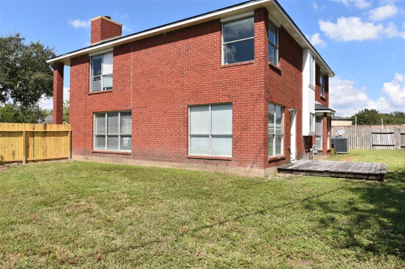 Building Photo - 12303 Glenmeadow Dr