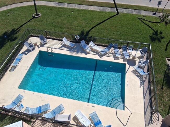 Building Photo - 2390 Ocean Shore Blvd