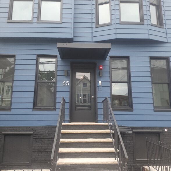 Building Photo - 65 Thorne St