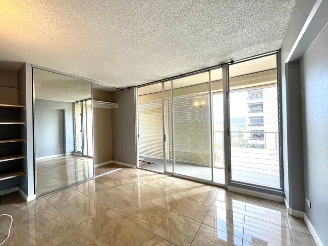 Building Photo - 2115 Ala Wai Blvd