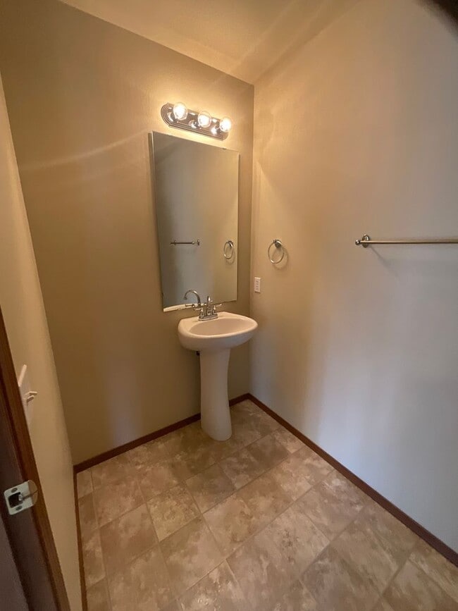 Building Photo - Charming 3-Bedroom Home for Rent