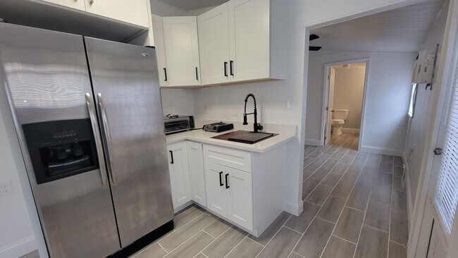 Building Photo - 1002 50th Ave Dr W