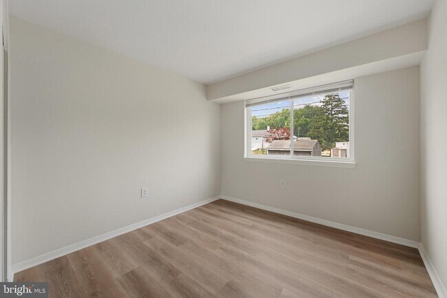 Building Photo - 208 Victor Pkwy