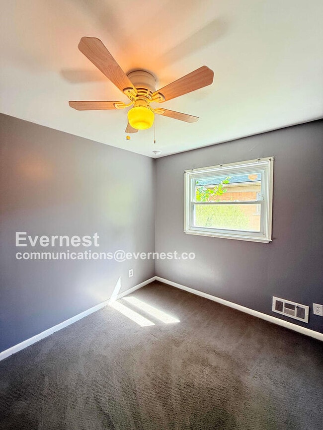 Building Photo - W/D Included! Single-Family Home w/ Centra...