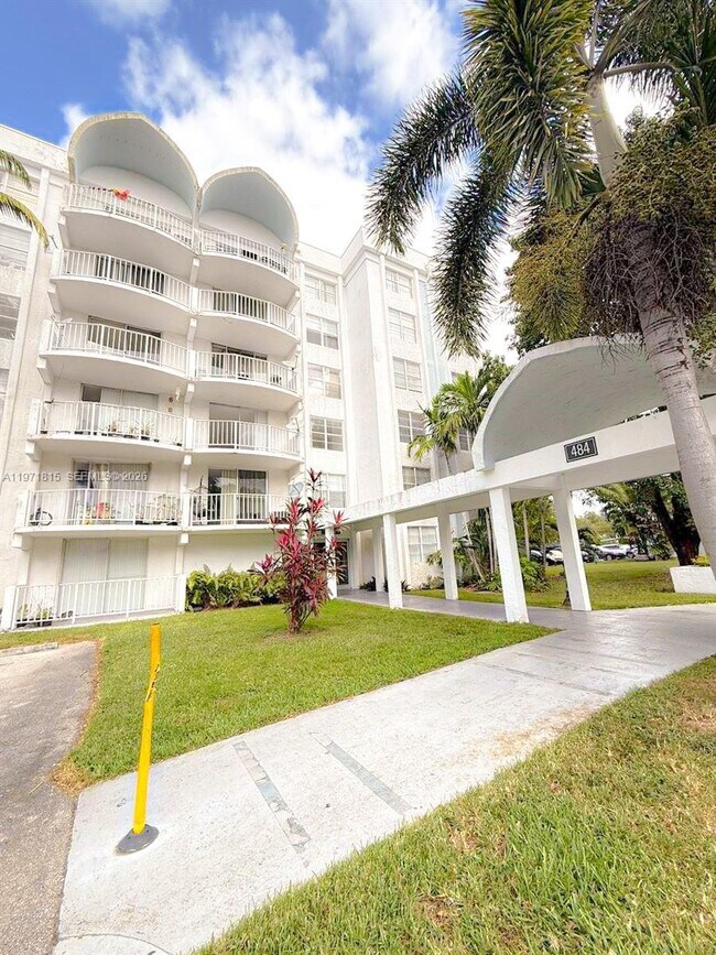 Building Photo - 498 NW 165th St