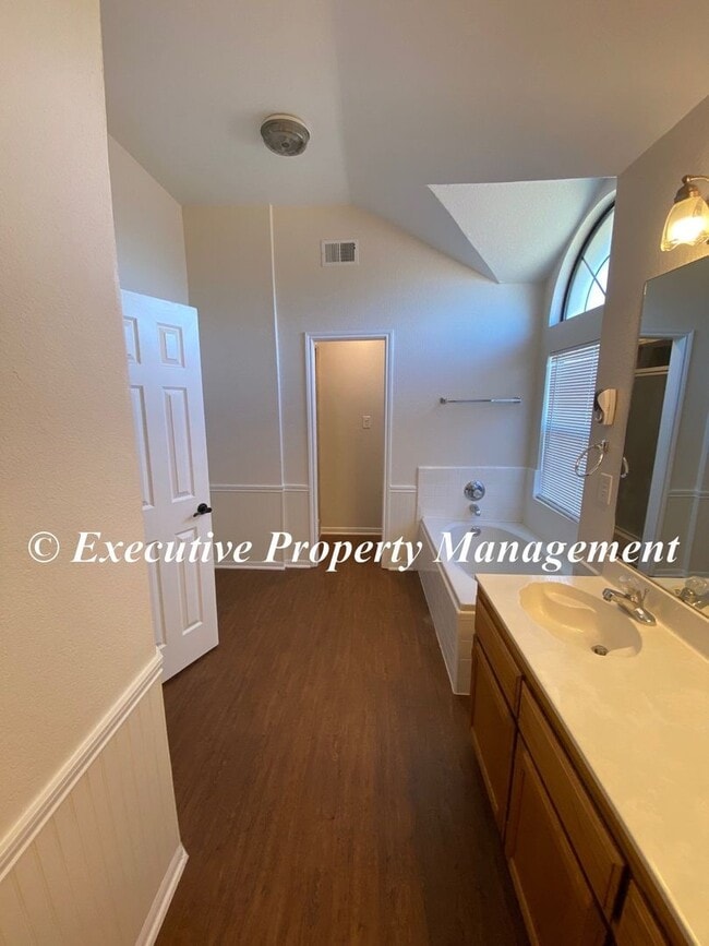 Building Photo - 917 Whirlaway Dr