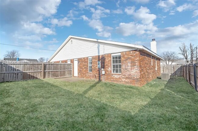 Building Photo - E Rachel Ln Duplex