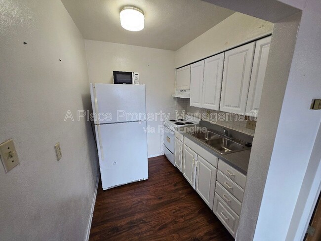 Building Photo - 2727 Hampton Ave