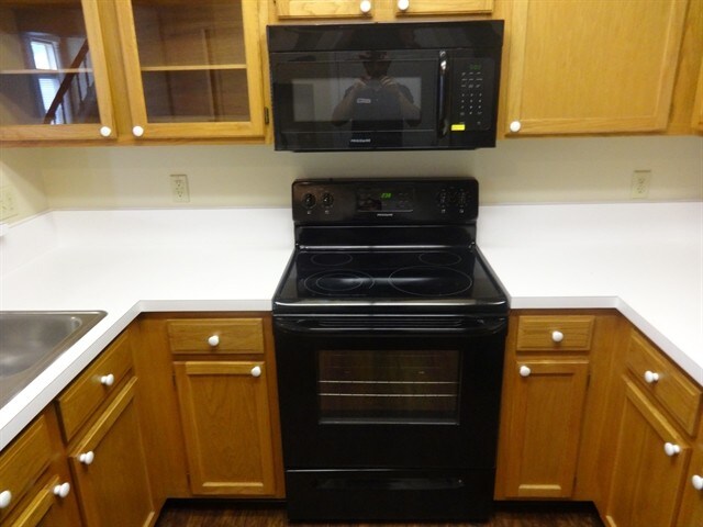 Building Photo - 325 Willow Green Dr