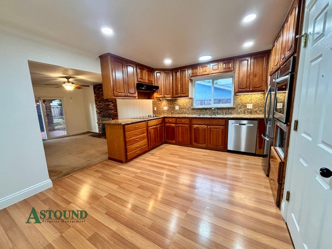 Building Photo - 2361 Panoramic Dr