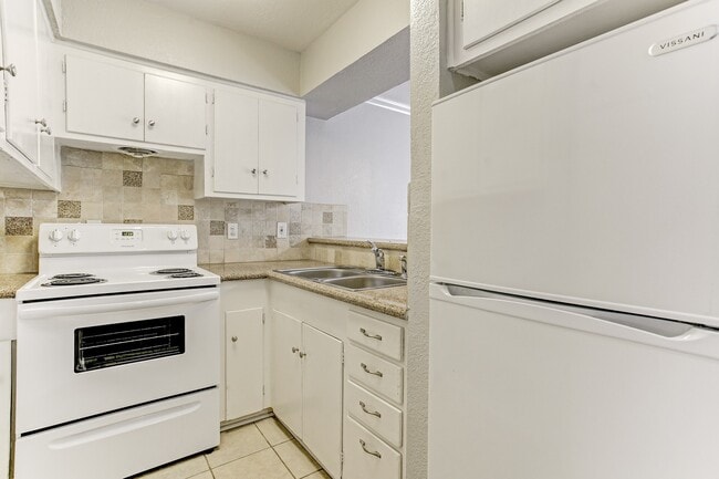 Building Photo - 3414 Garrott St