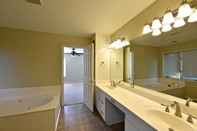 Building Photo - 688 Andover Village Plz