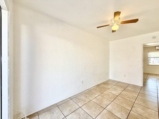 Building Photo - 551 N Ridgewood Ave