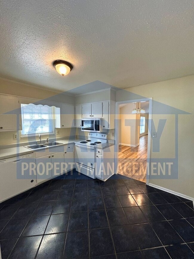 Building Photo - Three bedroom home w/ two bonus rooms!