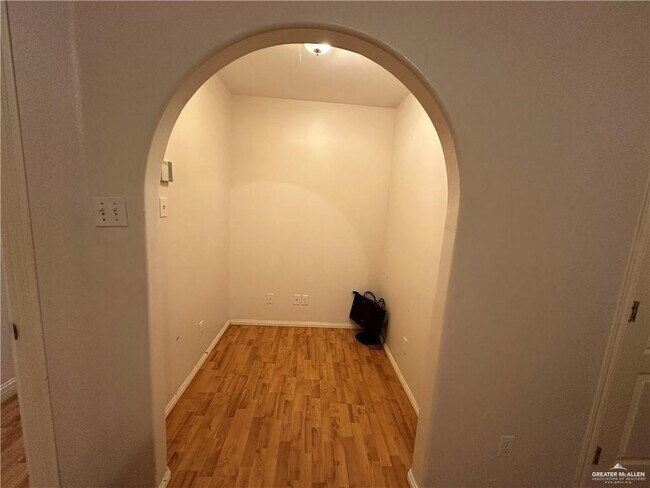 Building Photo - 19 Hidden Forest Dr