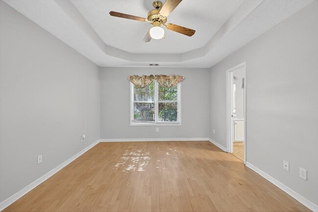 Building Photo - 249 Russell Rd