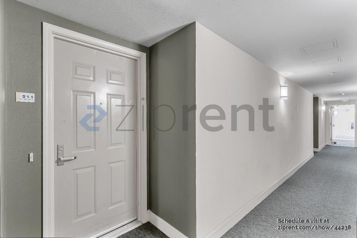 Building Photo - 8400 Oceanview Terrace