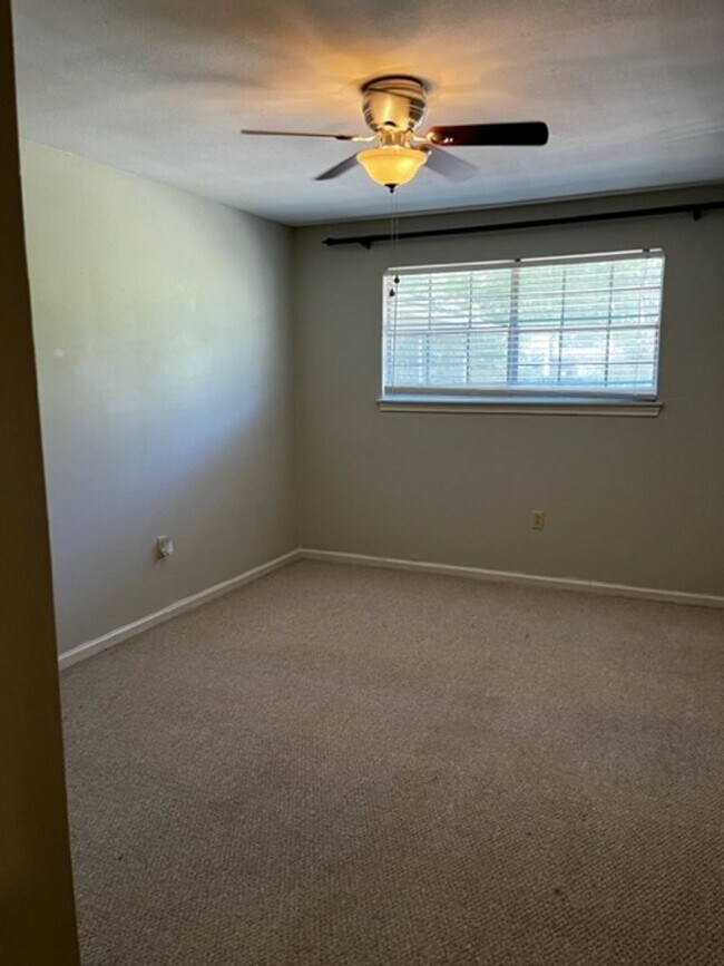 Building Photo - 755 Burgin Ave