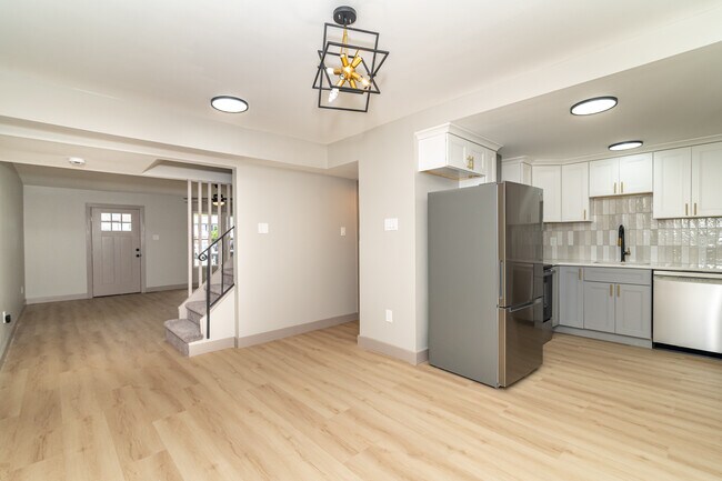 Building Photo - 4 Magnolia Ct