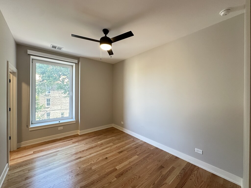 Building Photo - 2100 W 18th Pl