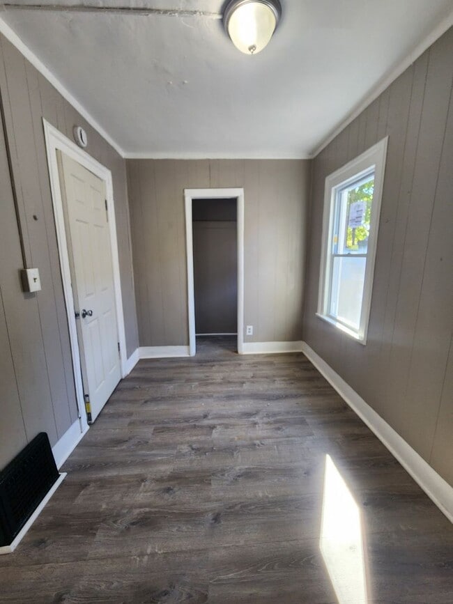 Building Photo - 2 Bedroom Single Family Home!