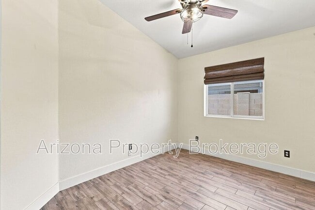 Building Photo - 1885 E Palomino Dr