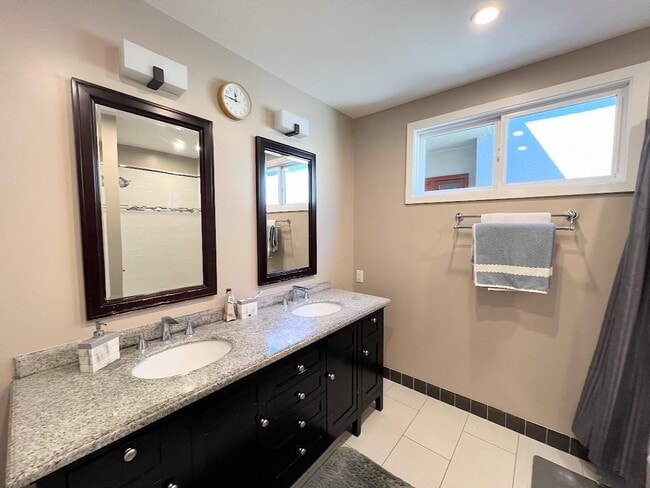Building Photo - 630 Pilgrim Dr
