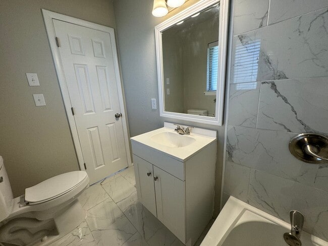 Building Photo - COMING SOON: Gorgeous 4 bedroom 2 bathroom home in Broken Arrow