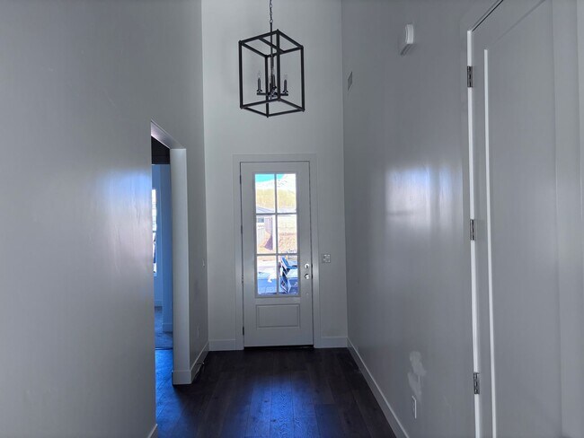 Building Photo - new single story 4 bed 3 bath with 3 car garage and community swimming pool