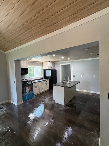 Building Photo - 126 9th St NW