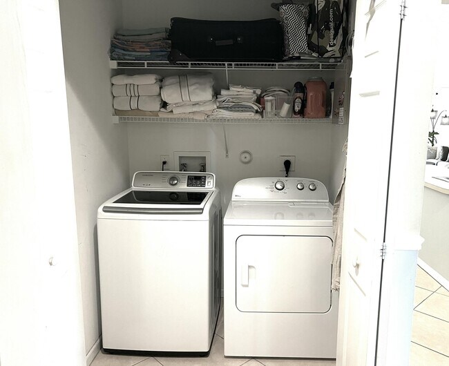 Building Photo - 10614 Lake Shore Dr