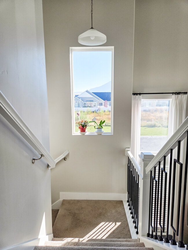 Building Photo - 261 W 490 N