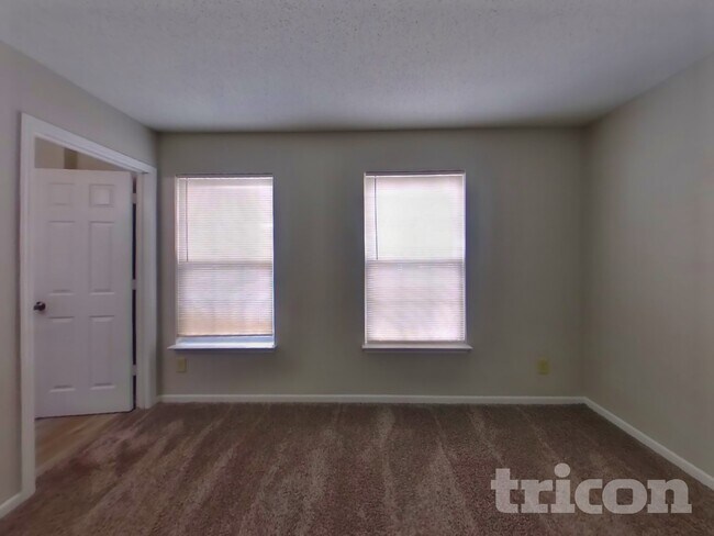 Building Photo - 10740 Wymm Ln