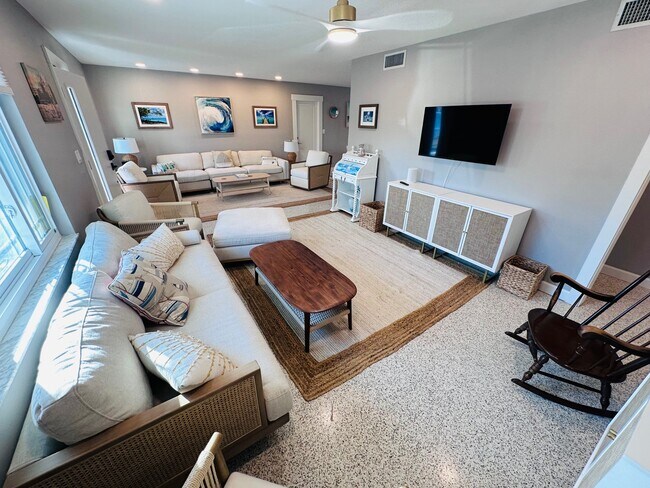 Building Photo - 385 S Tessier Dr