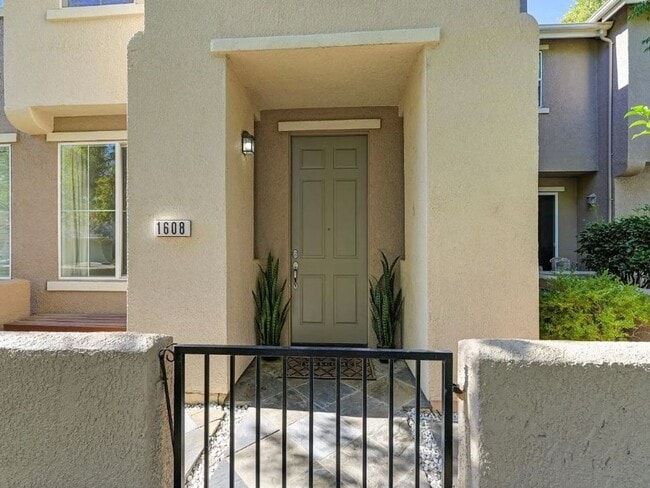 Building Photo - Experience Esplanade! Premier Townhome Com...