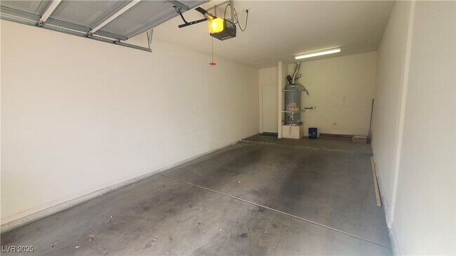 Building Photo - 2050 W Warm Springs Rd