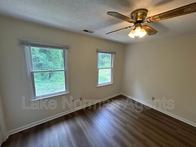 Building Photo - 4709 Grassy Creek Rd