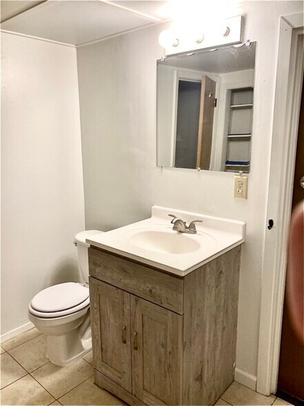 Building Photo - 313 S 21st Ave E