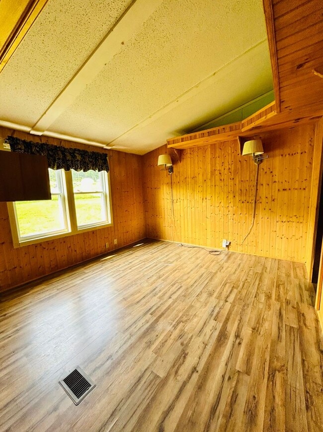 Building Photo - Country 3 Bed / 2 Bath Home for RENT