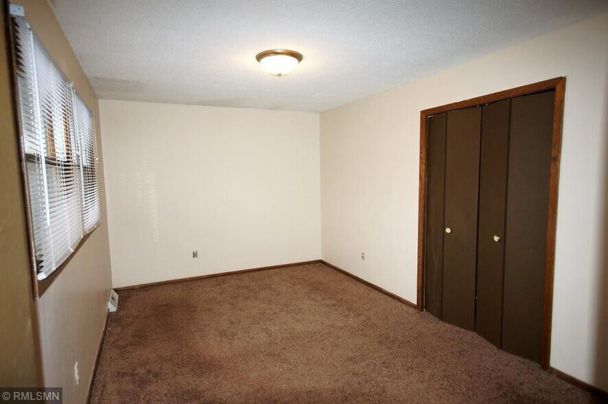 Bedroom -upper level - 403 Belle Aire Dr