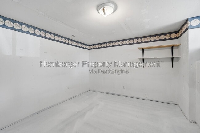 Building Photo - 1128 W Spofford Ave