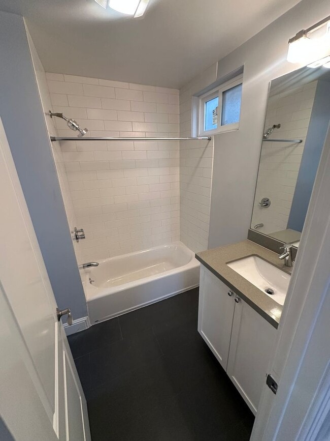 Building Photo - 817-821 Oak Street (7057r)