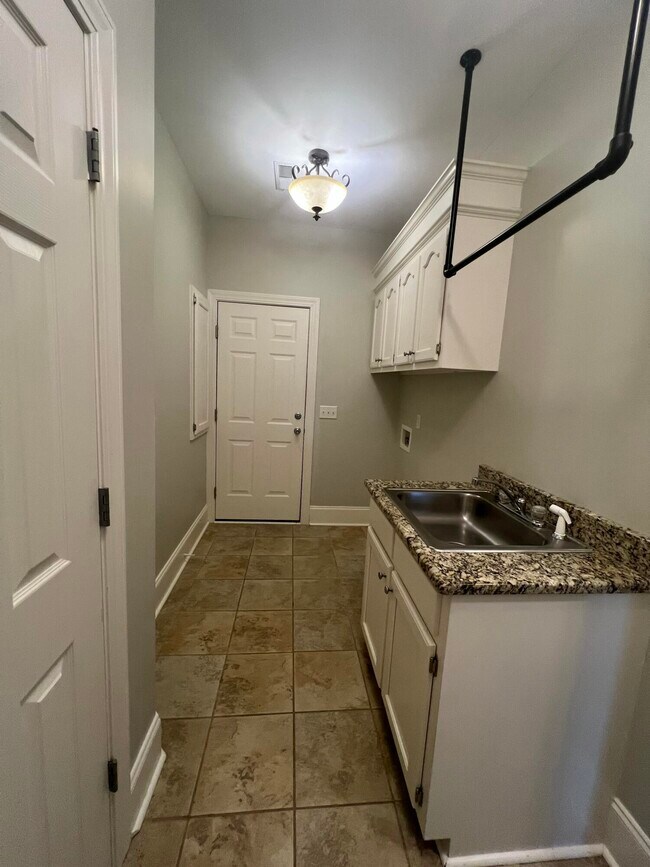 Building Photo - 2105 Harborview Dr