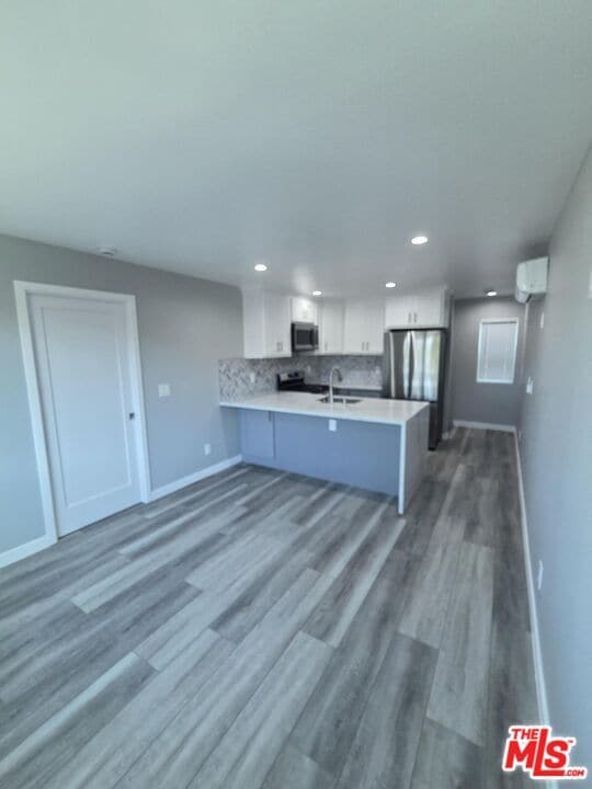 Building Photo - 5353 S Harcourt Ave