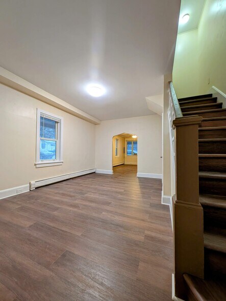 Dining Room and Stairway to 2nd Floor - 409 Pennsylvania Avenue