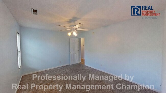 Building Photo - 3 BD/2 BA Open Plan with Vaulted Ceiling in Ogden